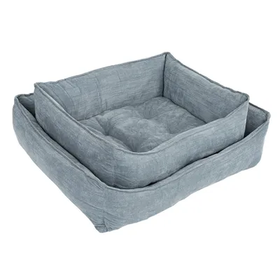 Due cucce rettangolari imbottite di tessuto grigio, una più piccola inserita dentro una più grande, con bordi alti e fondo trapuntato visibili.