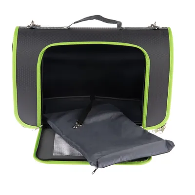 Sac de transport rigide noir à bordures vertes, ouverture zippée sur le devant, poignée sur le dessus, intérieur avec sangle de sécurité et tapis amovible visibles.