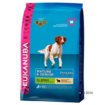 Saco de ração Eukanuba Mature & Senior para cães de todas as raças, 7+ anos. Indicação: rico em cordeiro. Texto visível: 'Delicate for senior dogs with sensitive skin and stomach'.