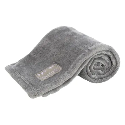 Grey, soft blanket with embroidered 'Welcome' label and heart motifs. Ideal for comfort and warmth.