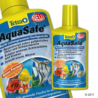 Tetra AquaSafe, texte en allemand : neutralise chlore et métaux lourds, protège les muqueuses et branchies, crée une eau claire. Nouvelle formule pour poissons sains.