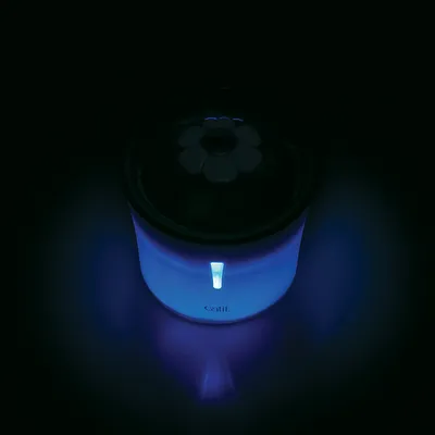 Catit fontanella con illuminazione LED, effetto luce blu al buio.