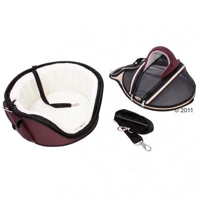 Draagbare huisdierentas met afneembare zachte binnenvoering, gaasvenster met rits en verstelbare schouderriem. Zichtbare metalen haak aan binnenzijde.