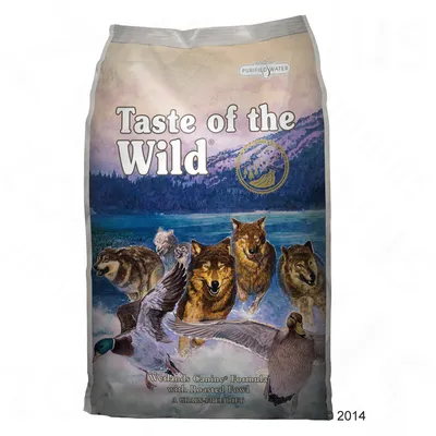 Упаковка Taste of the Wild. Видны изображения волков и уток, текст: Wetlands Canine Formula with Roasted Fowl, A Grain-Free Diet, Purified Water.