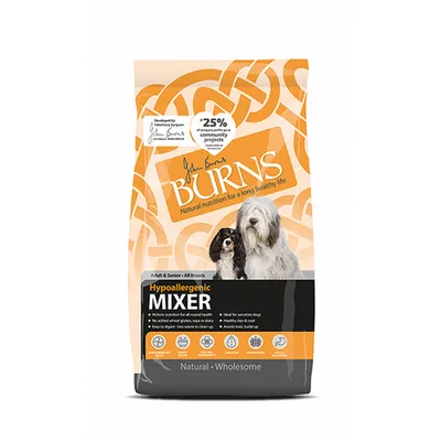 Sac de croquettes Burns Hypoallergenic Mixer pour chiens, texte visible : Natural nutrition for a long healthy life, 25 % of company profits on community projects, Adult & Senior, All Breeds.