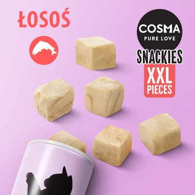COSMA PURE LOVE SNACKIES XXL PIECES, łosoś. Sześć dużych kostek przysmaku obok otwartej puszki z sylwetką kota na różowym tle.