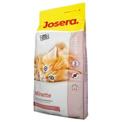 Confezione di crocchette Josera Minette Kitten con immagine di un gattino arancione, testo visibile: 'Minette', 'Kitten' e simboli illustrativi sul lato della confezione.
