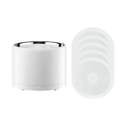 Witte drinkfontein met glanzende rand en vijf ronde vervangingsfilters, geschikt voor huisdieren. Beide onderdelen duidelijk zichtbaar naast elkaar.