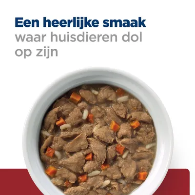 Tekst: Een heerlijke smaak waar huisdieren dol op zijn. Kom met natvoer voor huisdieren, zichtbaar stukjes vlees, wortel en rijst in saus.