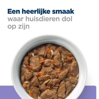 Een heerlijke smaak waar huisdieren dol op zijn. Kom met natvoer en stukjes wortel en vlees zichtbaar.