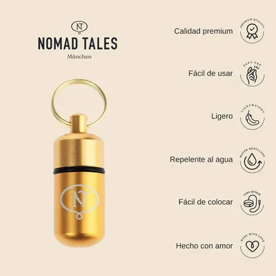 Nomad Tales München. Calidad premium, fácil de usar, ligero, repelente al agua, fácil de colocar, hecho con amor. Llavero dorado con anilla y logotipo NT visible.