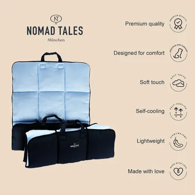 Nomad Tales München. Mata składana w kolorze niebieskim i czarnym, miękka, samoczynnie chłodząca, lekka, premium, zaprojektowana dla wygody.