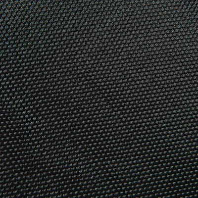 Nærbillede af sort vævet nylonmateriale, viser tekstur og struktur på stoffet.