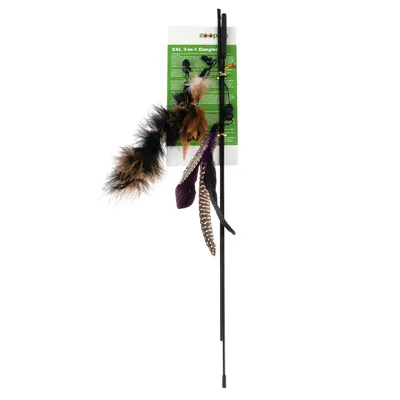 Zooplus XXL 3-w-1 wędka, zabawka z piórami i futrzanymi zawieszkami na czarnej wędce. Tekst opakowania widoczny na zielonym tle.