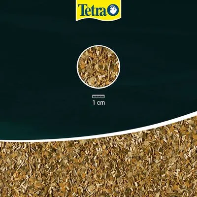 Tetra visvoer, detail van korrelgrootte met schaal: 1 cm. Bovenaan zichtbaar Tetra merknaam. Tetra visvoer, detail van korrelgrootte met schaal: 1 cm. Bovenaan zichtbaar Tetra merknaam.