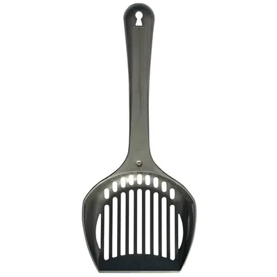Pala de plástico negra con ranuras largas y mango con orificio para colgar, vista frontal.