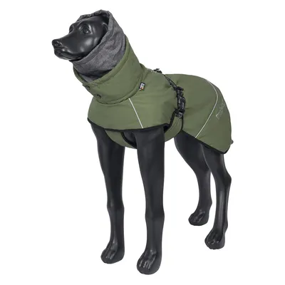 Manteau vert avec capuche grise pour chien, présenté sur un mannequin noir, fermeture à boutons et harnais visible, marque Hurtta brodée sur le côté.