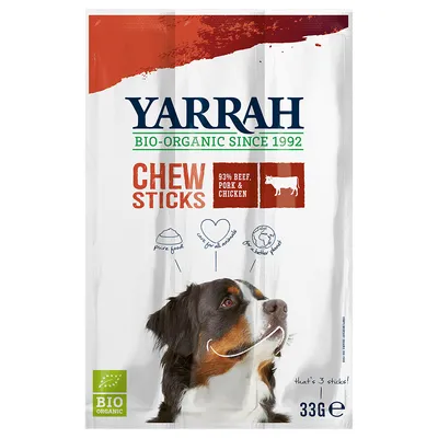 Yarrah Bio-Organic Chew Sticks, 93 % beef, pork & chicken. BIO ORGANIC -merkki, paino 33 g. Kuvassa koira ja tekstit: pure food, care for all animals, for a better planet.