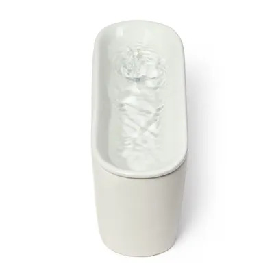 Keramisk drikkefontæne med rindende vand, ovalt design, hvid. Viser vandets bevægelse i fontænen. Keramisk drikkefontæne med rindende vand, ovalt design, hvid. Viser vandets bevægelse i fontænen.