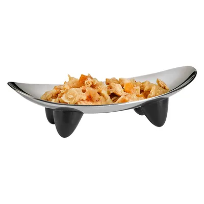 Kom met zwarte voet en geserveerde voederstukken, geschikt voor het presenteren van dierenvoeding.