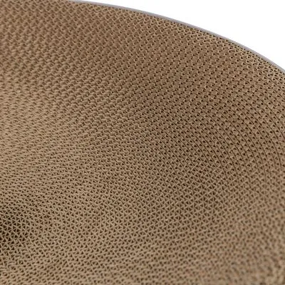 Detail van een bruin, golvend oppervlak van karton met honingraatstructuur. Materiaal: karton.