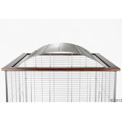 Gabbia in metallo con struttura superiore curva e cornice in legno visibile, vista dall'alto. Nessun marchio o testo presente.