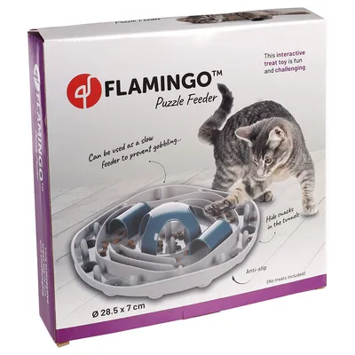 FLAMINGO Puzzle Feeder, interaktivní hračka pro kočky. Lze použít jako pomalý dávkovač krmiva. Skrývání pamlsků v tunelu, protiskluzový. Rozměry: Ø 28,5 x 7 cm. Bez pamlsků.