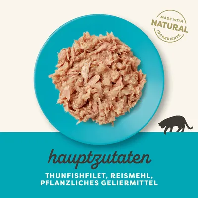 Hauptzutaten: Thunfischfilet, Reismehl, pflanzliches Geliermittel. Made with natural ingredients. Abbildung einer Portion auf einem blauen Teller.