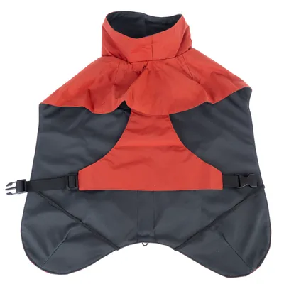 Hundemantel in Rot und Schwarz mit verstellbaren Gurten und hohem Kragen, geeignet für kalte Wetterbedingungen.
