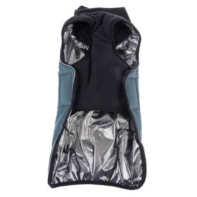 Innenansicht eines Hundemantels mit schwarzem Fleece und silberner Thermobeschichtung.