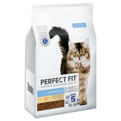 Sac de croquettes pour chaton Perfect Fit Junior <1, Rich in Chicken, total 5, image d’un chat à poils longs sur l’emballage. Texte en anglais visible : Supports whole body health.