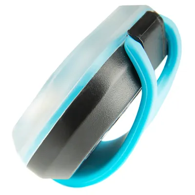 Schwarzes und blaues Zubehör mit flexiblem Silikonband, geeignet für verschiedene Anwendungen.