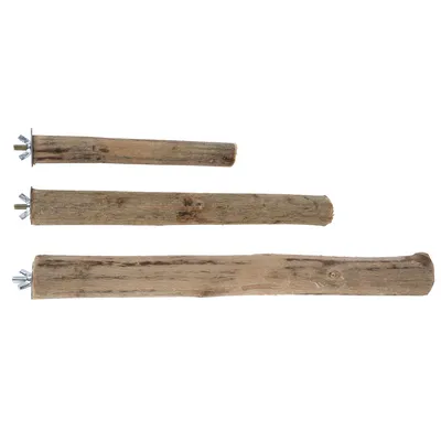 Trois perchoirs en bois naturel de tailles différentes, chacun avec une fixation métallique visible à une extrémité.