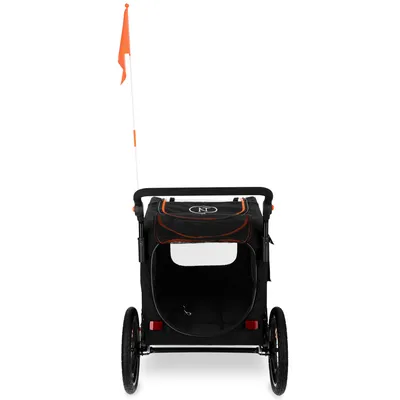 Svart cykelvagn med två hjul, orangefärgade detaljer och säkerhetsflagga. Synlig öppning framtill.