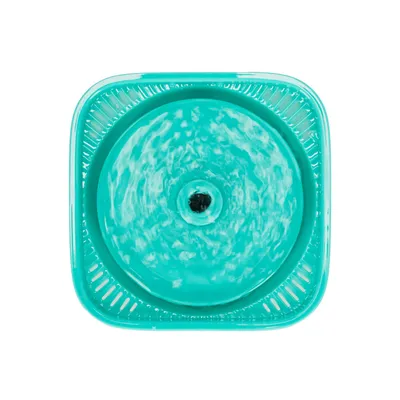 Türkise Trinkbrunnen-Oberfläche mit kreisförmigem Wasserfluss und zentralem Wasserauslass, geeignet für Haustiertrinkstationen.