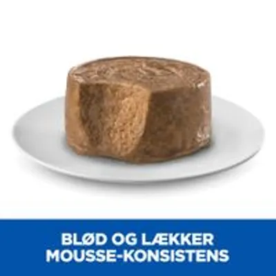 Foder med blød og lækker mousse-konsistens vist på hvid tallerken. Synlig tekst: BLØD OG LÆKKER MOUSSE-KONSISTENS.