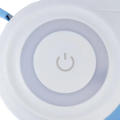 Bouton marche/arrêt, symbole d’alimentation visible au centre d’un cercle blanc et gris clair.
