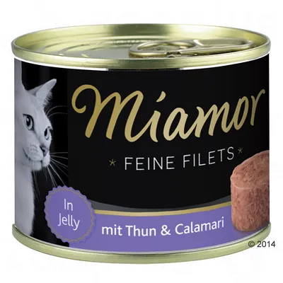 Lata de Miamor Feine Filets, In Jelly, mit Thun & Calamari. Imagen de un gato blanco y filete en gelatina visibles en la etiqueta. Texto en alemán.