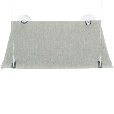 Plateforme rectangulaire en tissu gris fixée par quatre ventouses transparentes et deux câbles, vue de face. Aucun logo ou texte visible.