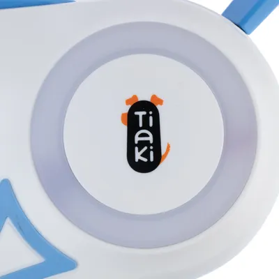 Tiaki-logo met oranje hondendesign op witte achtergrond.