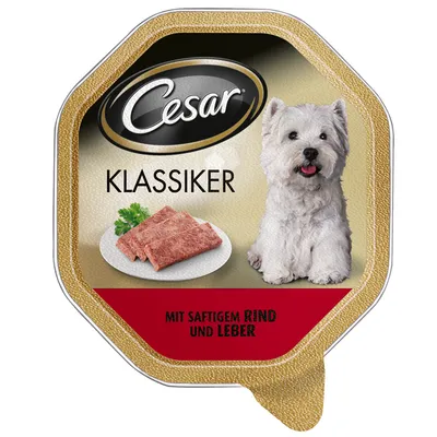 Cesar Klassiker, opakowanie z wizerunkiem psa, talerzem kawałków mięsa i napisem: MIT SAFTIGEM RIND UND LEBER. Marka Cesar widoczna na górze.