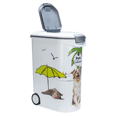 Futterbehälter mit Strandmotiv, gelbem Sonnenschirm, Hund und Schriftzug 'Pets Collection'. Behälter mit Rollen und Klappdeckel.