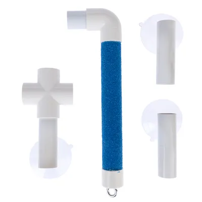 Set aus weissen Kunststoffteilen und blauem Sandstab, inklusive Saugnäpfen. Geeignet für Montage oder Zubehöranwendungen.