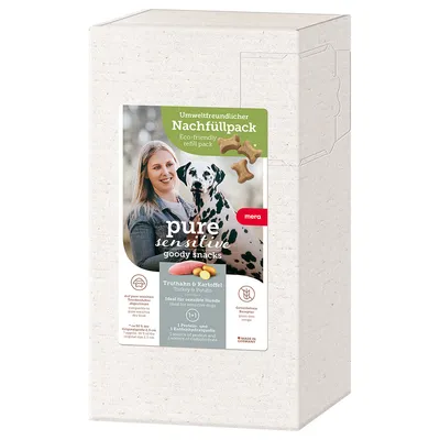 Recharge écologique mera pure sensitive goody snacks, dinde & pomme de terre. Texte en anglais et allemand sur l'emballage. Photo d'un dalmatien à côté d'une personne.