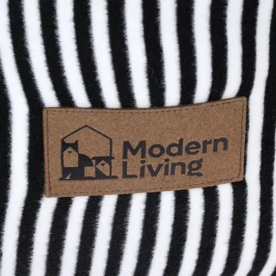 Modern Living. Markenlogo auf gestreiftem Hintergrund.