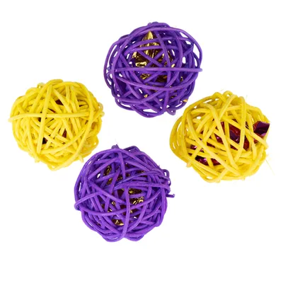 Cuatro pelotas de juego de malla de plástico amarilla y violeta con detalles brillantes en el interior.