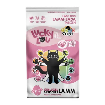 Lucky Lou Geflügel & Frisches Lamm, sachet avec illustrations de chat, mentions visibles : potato free, grain free, no added sugar, Sterilize Light, poultry & fresh lamb. Texte en allemand/anglais.