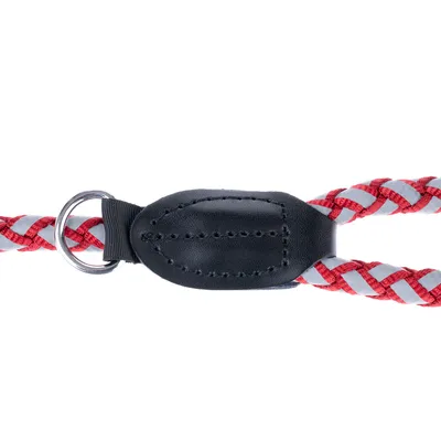 Corda intrecciata rossa e bianca con dettaglio in pelle nera e anello in metallo.