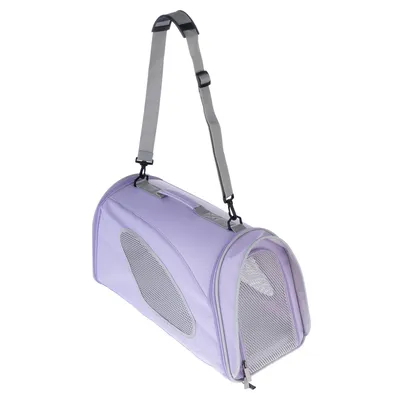 Sac de transport pour animaux en tissu violet avec bandoulière réglable, panneaux latéraux et avant en maille pour aération, fermeture éclair visible.