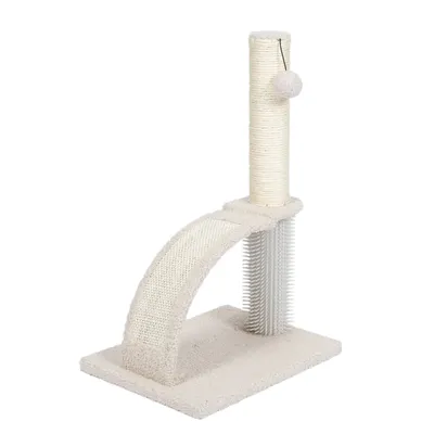 Arbre à chat beige avec poteau en sisal, arche recouverte de tissu, brosse verticale et balle suspendue. Base carrée recouverte de tissu.